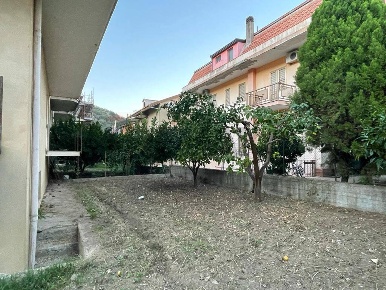 Foto Casa indipendente in via Boemi, Francavilla di Sicilia di 300 m²