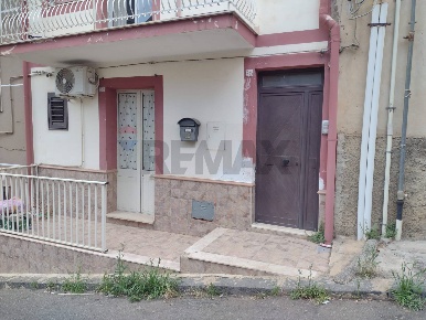 Foto Casa indipendente in Via Oberdan 36, Mirabella Imbaccari di 140 m²