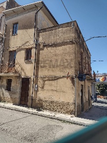 Foto Casa indipendente in Via Giuseppe Garibaldi 121, Mirabella Imbaccari