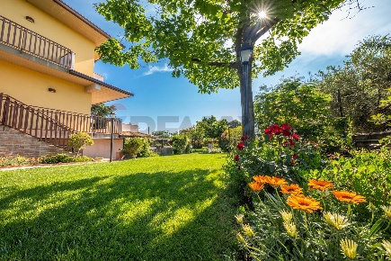 Foto Case semi ndipendenti in Via Magenta 21, Mascalucia Centro di 233 m²