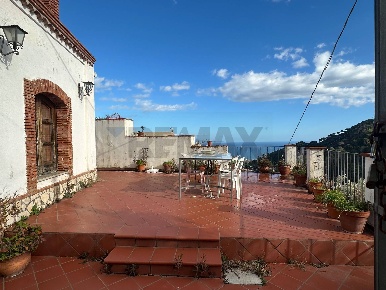 Foto Casa indipendente in Via romissa Z7, Savoca di 73 m² con 3 locali