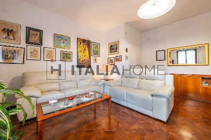 Foto Appartamento in via Garbino, Cagliari Quartiere del Sole di 120 m²