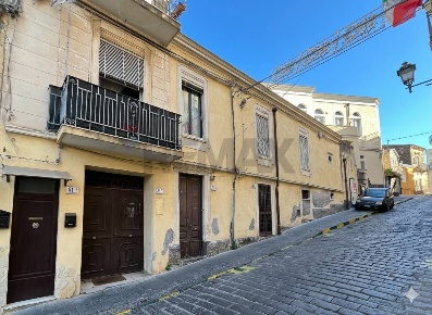 Foto Case semi ndipendenti in Piazza Umberto I 31, Motta Sant'Anastasia