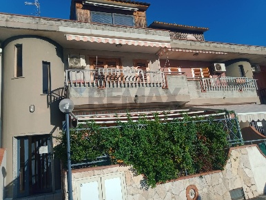 Foto Appartamento in Via Sant' anna 13, Mascali di 56 m² con 3 locali