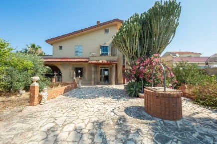 Foto Villa unifamiliare in via delle noci di cocco 59, Ispica di 460 m²