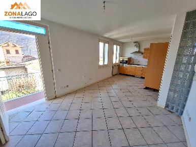 Foto Appartamento in MARTIRI DELLA LIBERTA, Sale Marasino Centro di 75 m²