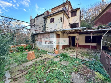 Foto Case semi ndipendenti in Via Capriglia, Pietrasanta di 120 m²