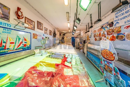 Foto Locale commerciale in Via Palombarese 100, Guidonia Montecelio