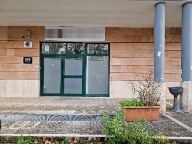 Foto Attività commerciale in Via Pasquale Vena 66c Matera, Matera di 80 m²