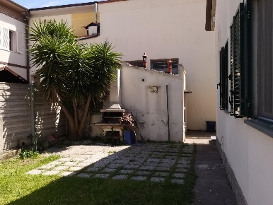 Foto Villa unifamiliare a Cascina Centro di 140 m² con 6 locali in vendita