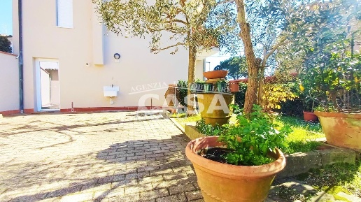 Foto Casa indipendente a Santa Maria a Monte di 158 m² con 8 locali