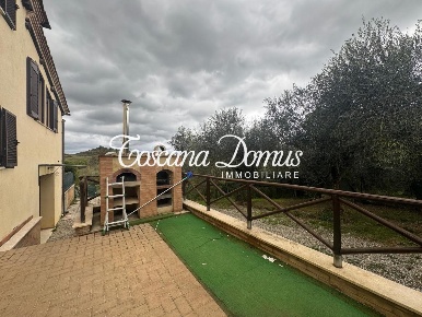 Foto Villa bifamiliare a Siena Scacciapensieri di 132 m² con 5 locali