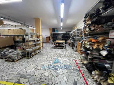 Foto Laboratorio in Via Quattro Novembre, Grumo Nevano di 260 m² in vendita
