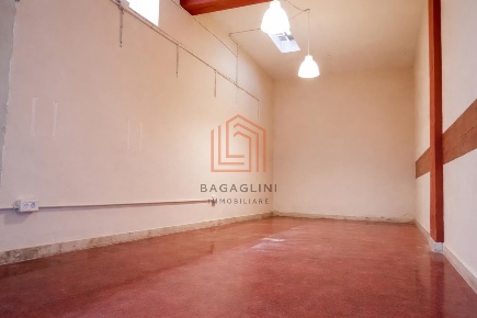 Foto Locale commerciale a Latina Piccarello di 200 m² con 6 locali