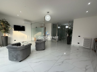 Foto Ufficio in Via Colombare, Sirmione Centro di 115 m² con 5 locali