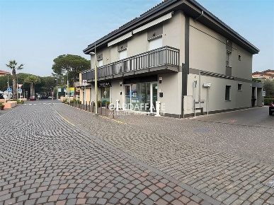 Foto Ufficio in Via Colombare, Sirmione Centro di 115 m² con 5 locali