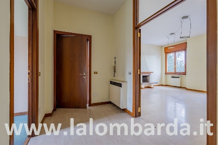 Foto Ufficio in Via Milano, Cesano Maderno di 97 m² con 3 locali in vendita