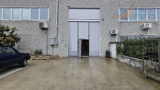 Foto Capannone industriale in Via Einaudi, Peschiera Borromeo di 500 m²