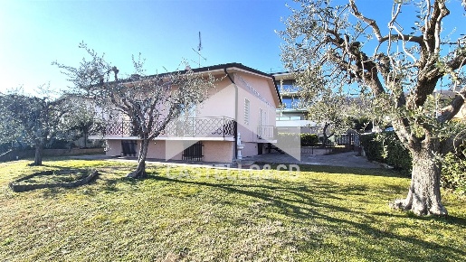 Foto Villa unifamiliare in via sirmione, Lonato del Garda Barcuzzi