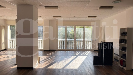 Foto Ufficio in Via Carlo Cattaneo 54, Lecco Centro di 110 m² in affitto