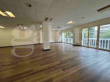 Foto Ufficio in Via Carlo Cattaneo 54, Lecco Centro di 110 m² con 1 locali