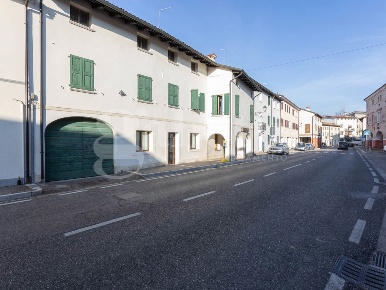 Foto Negozio in Via Battaglione Gemona 98, Cordovado Centro di 30 m²