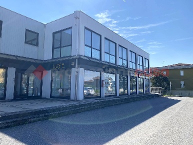 Foto Ufficio in Via MONTE GRAPPA 13, Osio Sotto di 112 m² con 1 locali