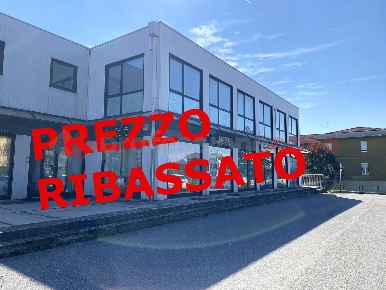 Foto Ufficio in Via MONTE GRAPPA 13, Osio Sotto di 112 m² con 1 locali