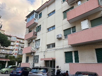 Foto Appartamento in Via Del Carmine 16, Messina Minissale di 90 m²