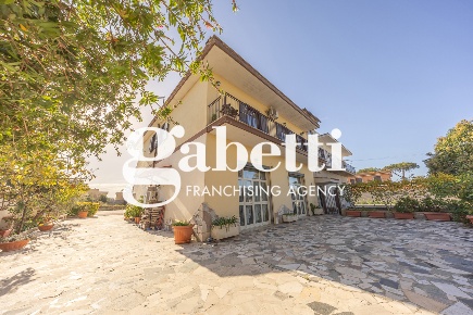 Foto Villa bifamiliare in Via GAMBASCA 26, Roma Piana del Sole di 153 m²