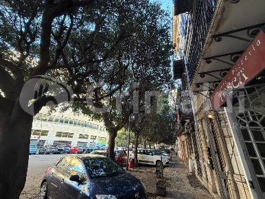 Foto Negozio in Via Pignatelli Aragona 68/70, Palermo di 130 m² in vendita