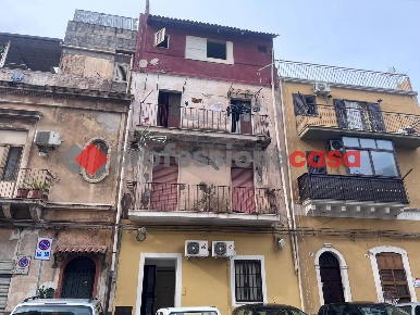 Foto Appartamento in Via Grotta Magna 76, Catania di 65 m² con 3 locali