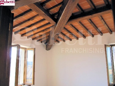 Foto Appartamento a Poggibonsi di 134 m² con 6 locali in vendita