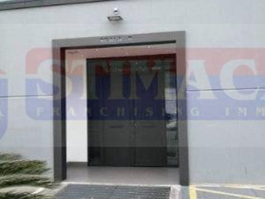 Foto Ufficio a Arzano di 100 m² con 4 locali in affitto