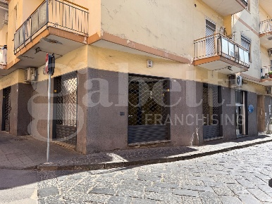 Foto Negozio in Via Murelle 32, Angri Centro di 100 m² con 2 locali
