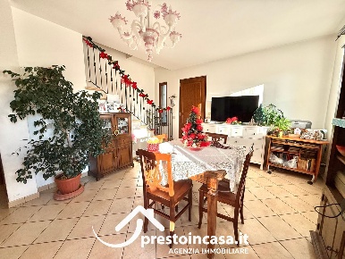 Foto Villa a schiera a Massarosa Bozzano, Quiesa di 132 m² con 5 locali