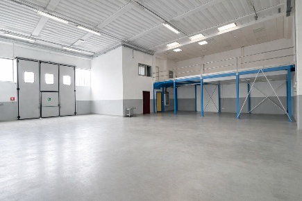 Foto Capannone industriale a Vicopisano Barsiliana di 253 m² con 8 locali