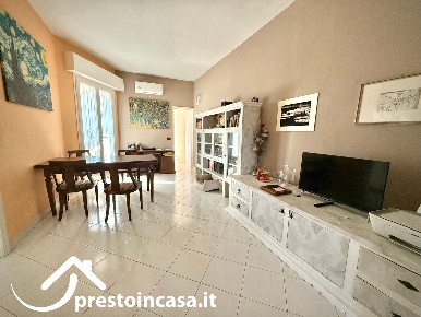 Foto Appartamento a Viareggio Centro di 87 m² con 5 locali in vendita