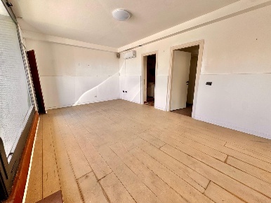 Foto Locale commerciale a Ponsacco di 60 m² con 2 locali in affitto