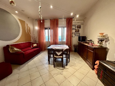 Foto Appartamento a Lajatico Centro di 97 m² con 4 locali in vendita