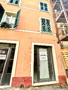 Foto Locale commerciale a Massa Centro di 35 m² con 1 locali in affitto