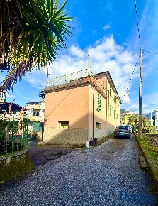 Foto Case semi ndipendenti a Massa Centro di 230 m² con 5 locali in vendita