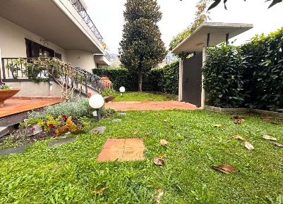 Foto Villa unifamiliare in Via Ruggero Nuti, Prato Castellina di 300 m²