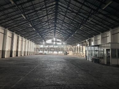 Foto Magazzino in Via Salvatore Orlando 10, Livorno di 2500 m² in vendita