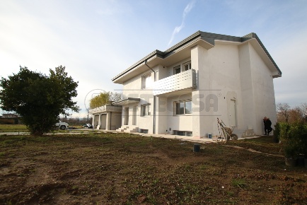 Foto Appartamento in Via Caldonazzo, Caldogno di 189 m² con 5 locali