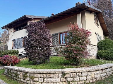 Foto Case semi ndipendenti in via Alfredo Piatti, Mozzo Centro di 425 m²