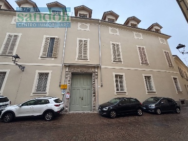 Foto Appartamento in Via Camillo Leone, Vercelli Centro di 120 m²