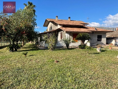 Foto Villa unifamiliare in strada portosello, Sabaudia di 220 m² in vendita