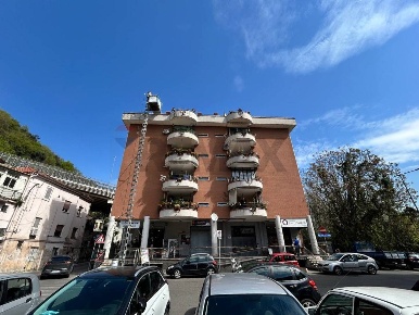 Foto Locale commerciale in Piazza Onofrio Coppola 6, Salerno di 30 m²