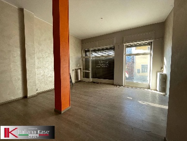 Foto Negozio in corso italia, Gassino Torinese di 75 m² con 2 locali